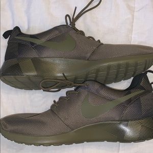 Nike Green Roshe Run, Brand New